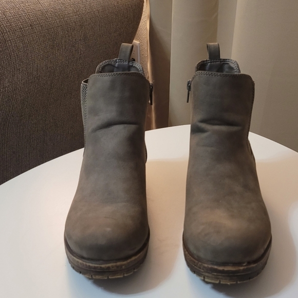 Maurices Anna Chelsea Gray Ankle Booties Size 8.5 - Picture 2 of 7